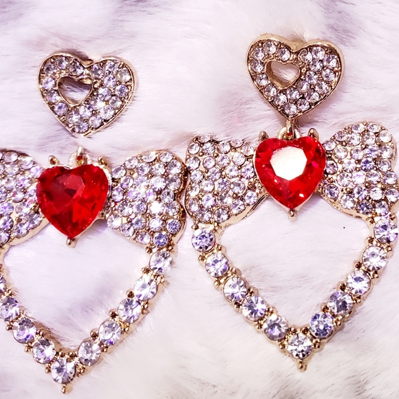 Gold ruby red and white crystal heart drop earring - Picture 9 of 11